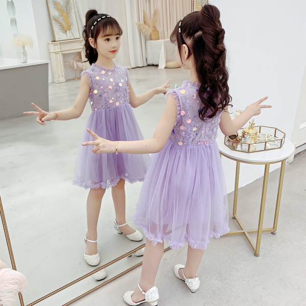 Modern gyerekruha flitterekkel és tüllel