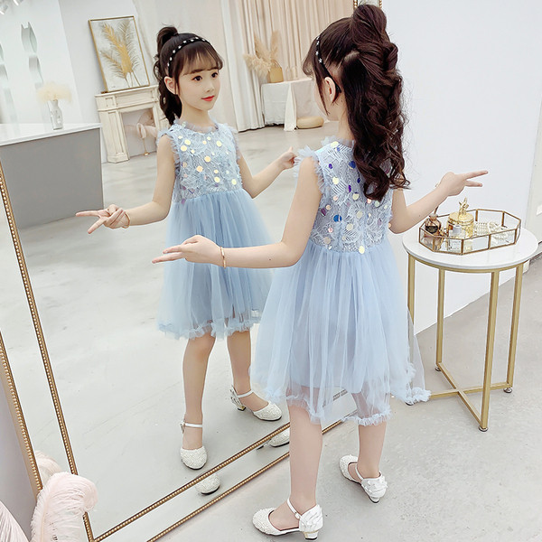 Modern gyerekruha flitterekkel és tüllel