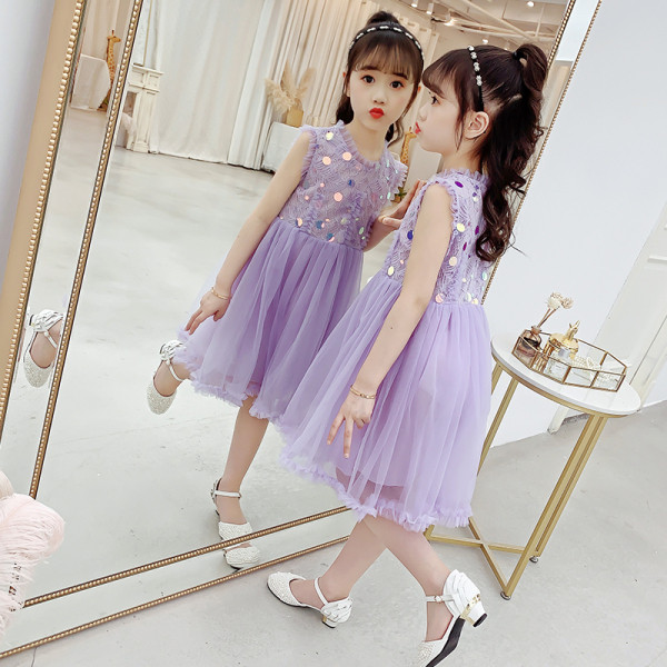 Modern gyerekruha flitterekkel és tüllel