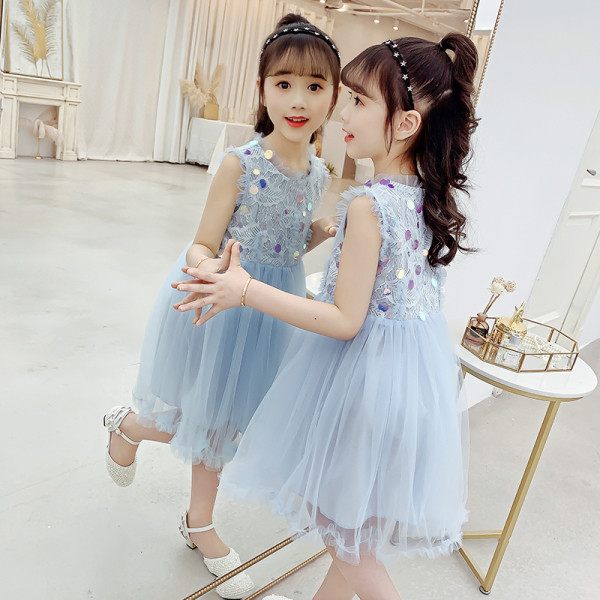 Modern gyerekruha flitterekkel és tüllel