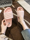 Női hétköznapi papucs lapos talppal és kövekkel