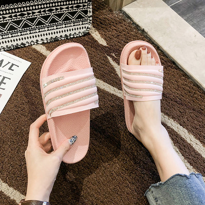 Női hétköznapi papucs lapos talppal és kövekkel