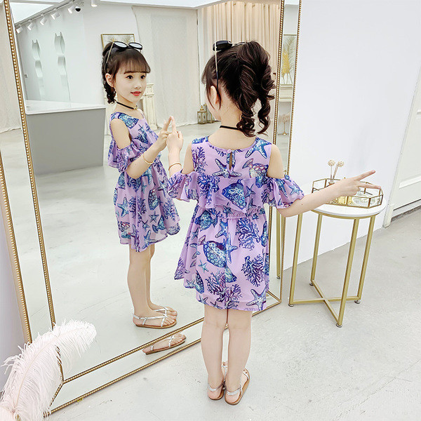 Gyerekruha csupasz váll és ovális nyakkivágással