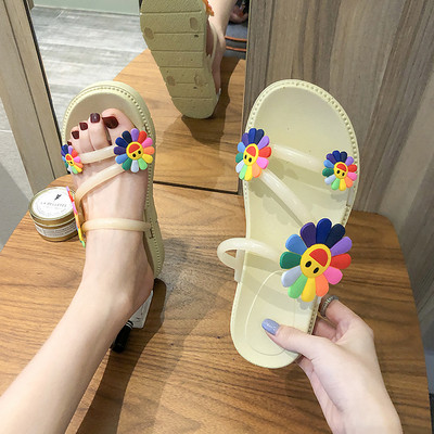 Õhukeste rihmade ja värvilise 3D-dekoratsiooniga vabaaja naiste sussid