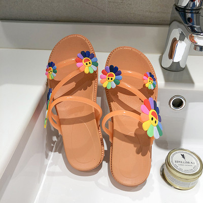 Õhukeste rihmade ja värvilise 3D-dekoratsiooniga vabaaja naiste sussid