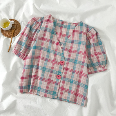 Kockás női ing V-nyakú és rövid ujjú