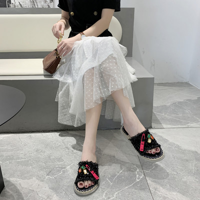 Stílusos női papucs lapos talppal és elemmel - flitterekkel