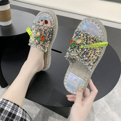 Stílusos női papucs lapos talppal és elemmel - flitterekkel