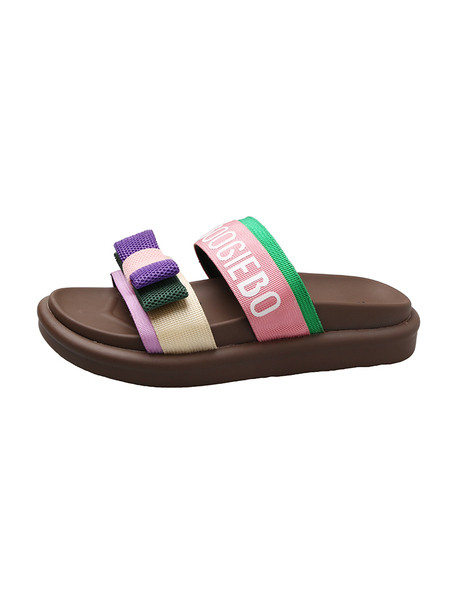 Színes női papucs szalaggal és felirattal