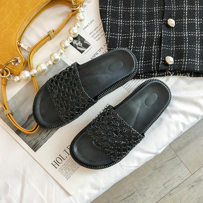 Légáteresztő női papucs magas talppal és hálóval