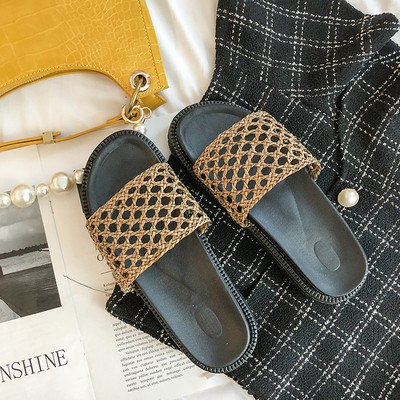 Légáteresztő női papucs magas talppal és hálóval