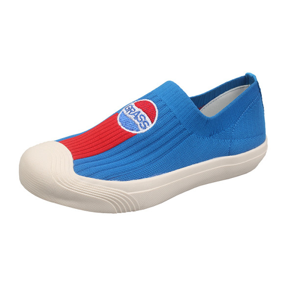 Női alkalmi cipő lapos talppal és hímzéssel