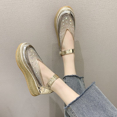 Modern női cipő lapos talppal és bokapánttal