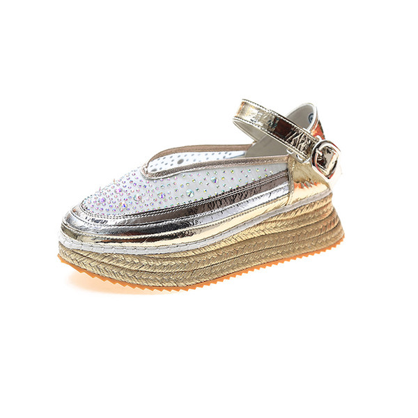 Modern női cipő lapos talppal és bokapánttal