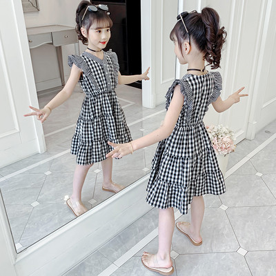 Модерна детска карирана рокля с шпиц деколте 