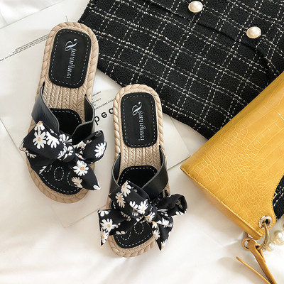 Praegused lameda talla ja värvilise paelaga naiste sussid