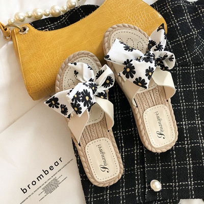 Praegused lameda talla ja värvilise paelaga naiste sussid