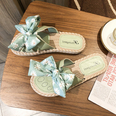 Praegused lameda talla ja värvilise paelaga naiste sussid