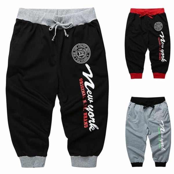 Férfi alkalmi sportnadrág 7/8 hosszúságú feliratokkal