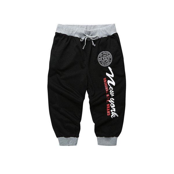 Férfi alkalmi sportnadrág 7/8 hosszúságú feliratokkal