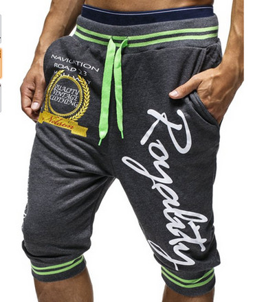 Meeste vabaaja püksid pikkusega 7/8 kirjadega