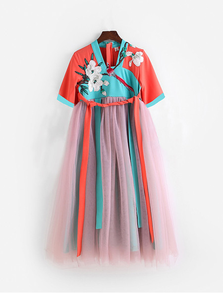 Gara bērnu kleita ar īsām piedurknēm un izšuvumiem