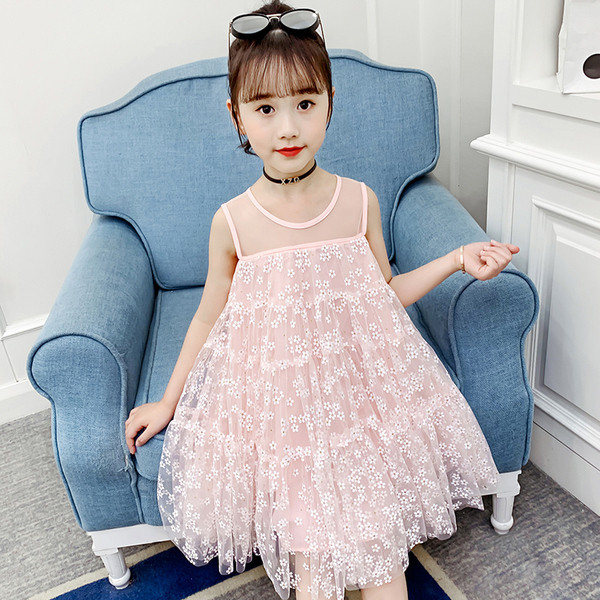 Kivágott gyerekruha tüllel és hímzéssel