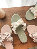 Modern női papucs lapos talppal és gyöngyökkel