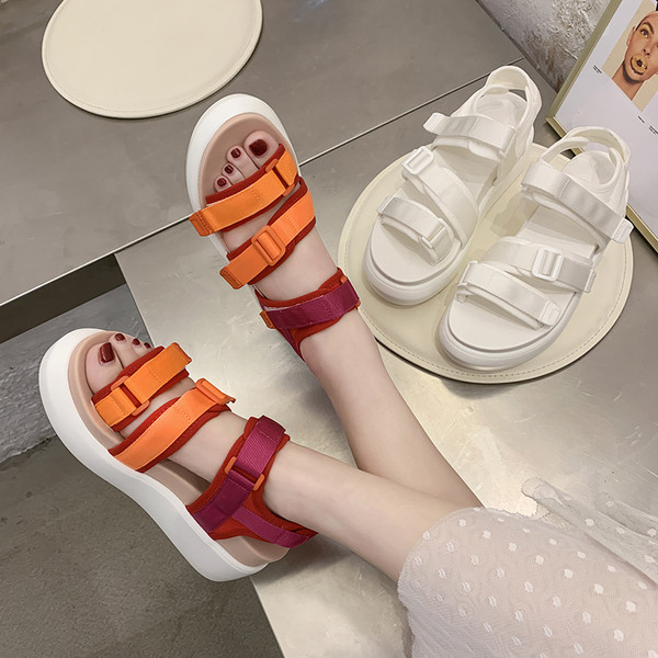 Moodsad kõrge tallaga naiste sandaalid