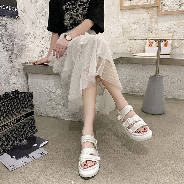 Moodsad kõrge tallaga naiste sandaalid