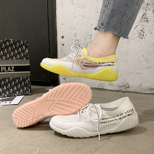 Lapos talpú női alkalmi cipő