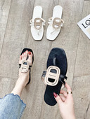 Ikdienas sieviešu čības pāri purngalam ar plakanu zoli