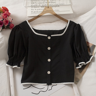 Naiste lühike särk kandilise kaelusega ja laiade varrukatega