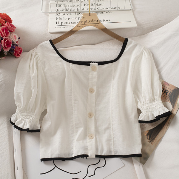 Naiste lühike särk kandilise kaelusega ja laiade varrukatega