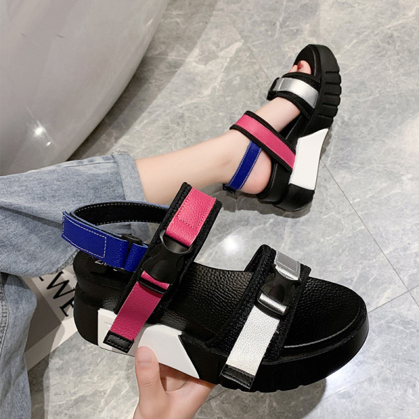 Uus kõrge tallaga naiste sandaalide mudel