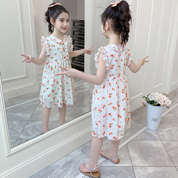 Moodne lühikeste varrukate ja nööpidega lastekleit