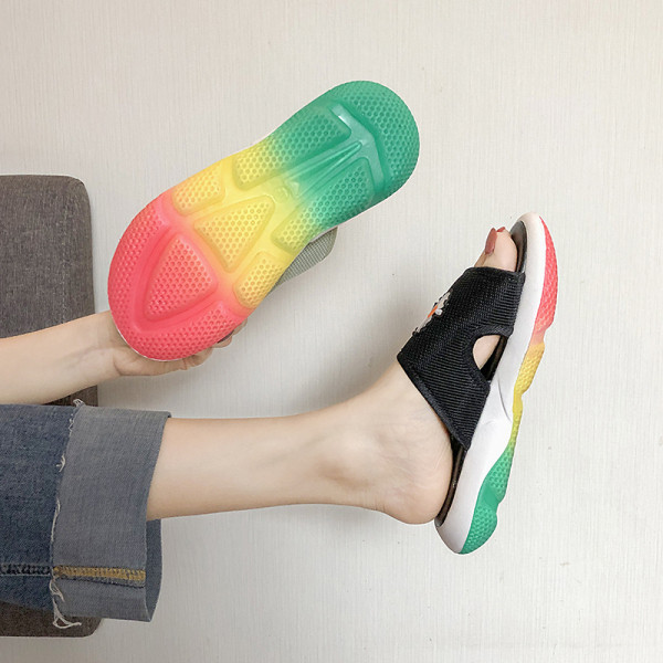 Eko bőrből készült alkalmi női papucs virágos hímzéssel és színes talppal