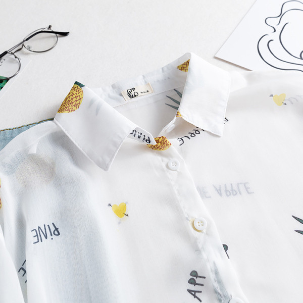 Alkalmi női ing hosszú ujjal és klasszikus gallérral