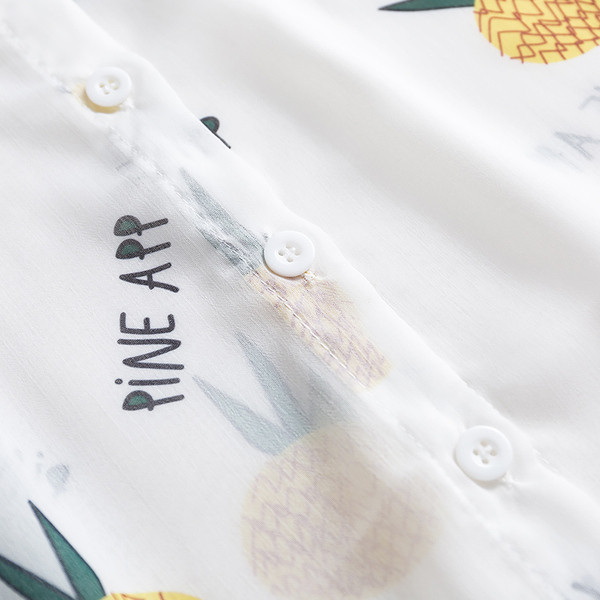 Alkalmi női ing hosszú ujjal és klasszikus gallérral