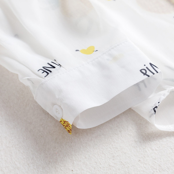 Alkalmi női ing hosszú ujjal és klasszikus gallérral