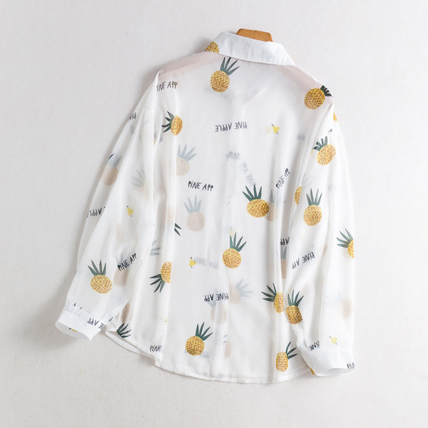 Alkalmi női ing hosszú ujjal és klasszikus gallérral