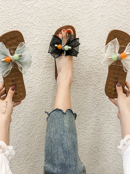 Női papucs lapos talppal és pecsétszalaggal