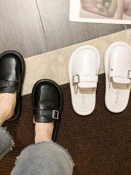 Aktuális női papucs lapos talppal eko bőrből fém csattal