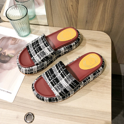 Kockás női papucs magas talppal