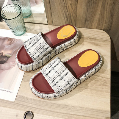 Kockás női papucs magas talppal