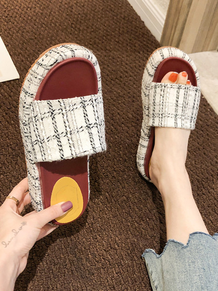 Kockás női papucs magas talppal