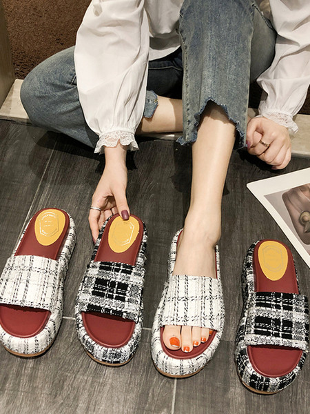 Kockás női papucs magas talppal