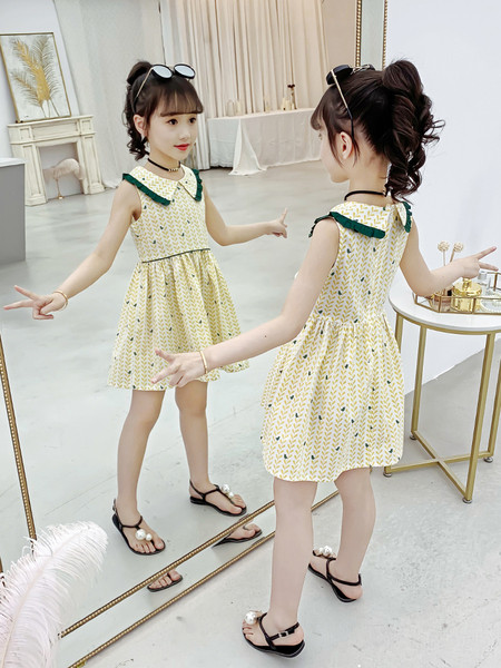 Suvine ovaalse dekoltee ja kraega lastekleit