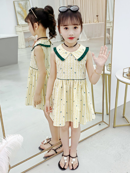 Suvine ovaalse dekoltee ja kraega lastekleit