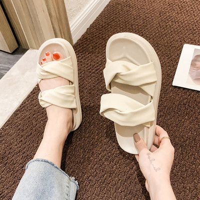 Női bőr papucs lapos talppal és keresztpántokkal